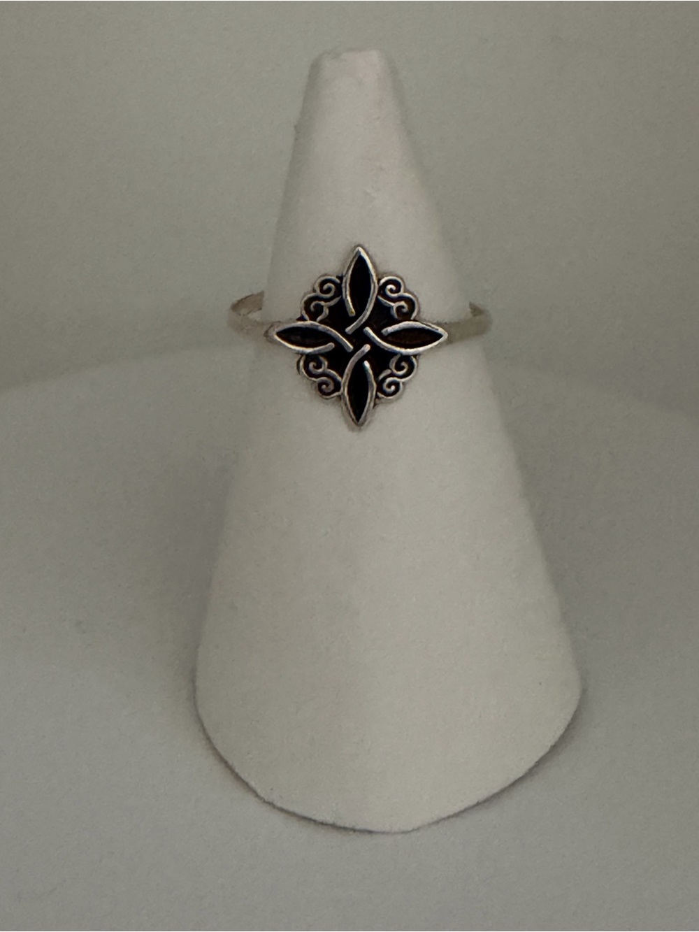 Sterling Silver 925  "witch's knot ring size 7